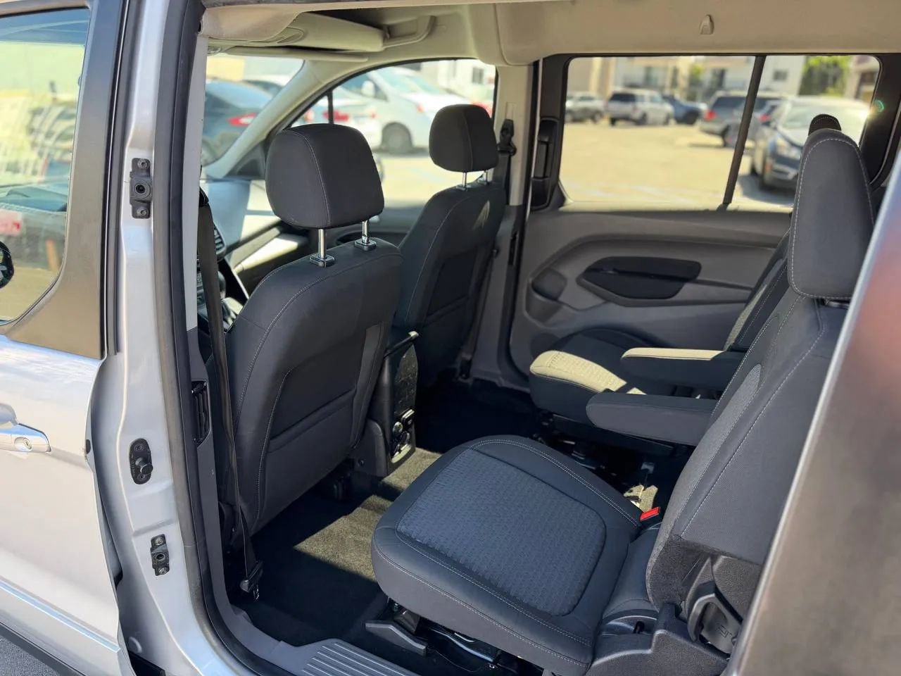 Used 2019 Ford Transit Connect XLT image 28