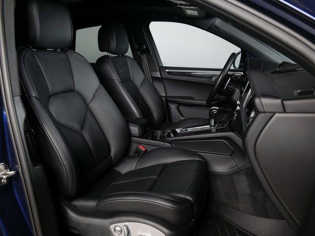 Certified 2023 Porsche Macan image 11