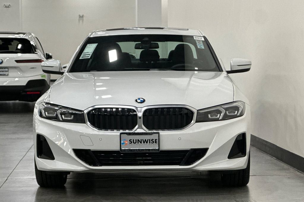 Used 2025 BMW 330i xDrive Sedan w/ Premium Package AWD/4WD image 9