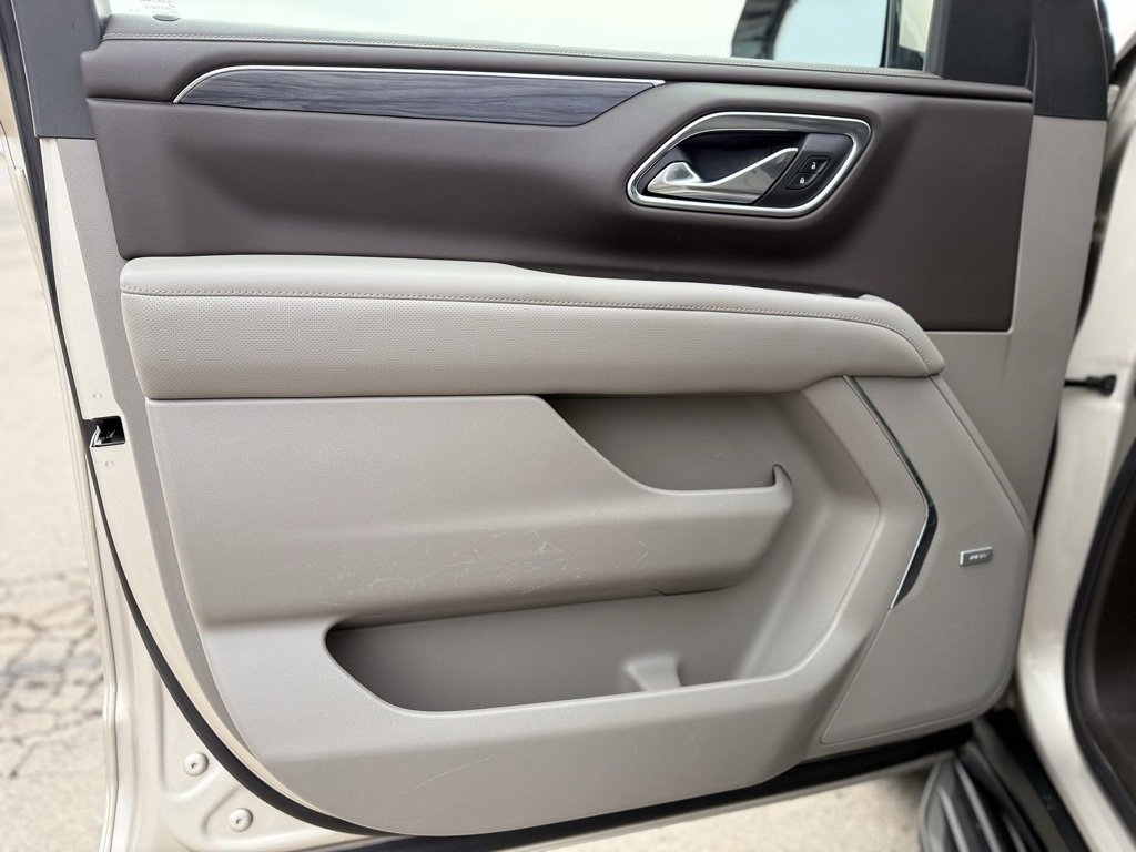 Used 2021 GMC Yukon XL SLT w/ SLT Premium Package image 7