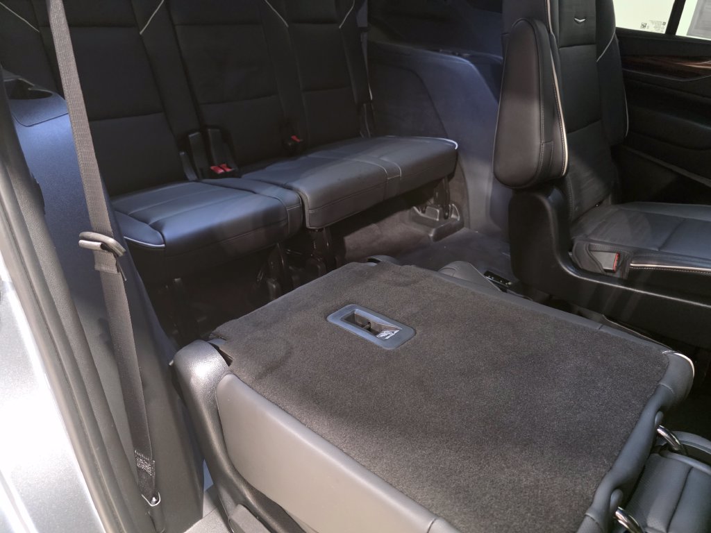Used 2023 Cadillac Escalade Premium Luxury AWD/4WD image 14