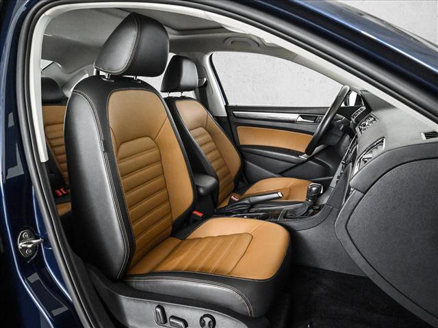 Used 2018 Volkswagen Passat 2.0T SEL Premium image 21