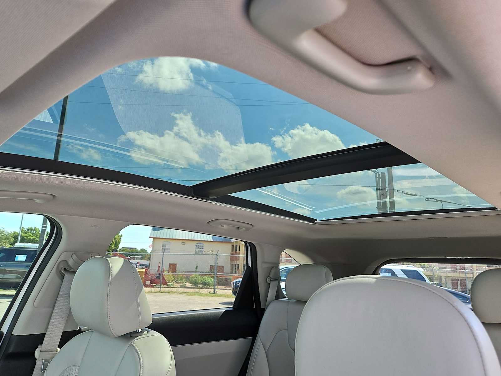 Certified 2023 Kia Sorento S w/ Panoramic Sunroof Package FWD image 17