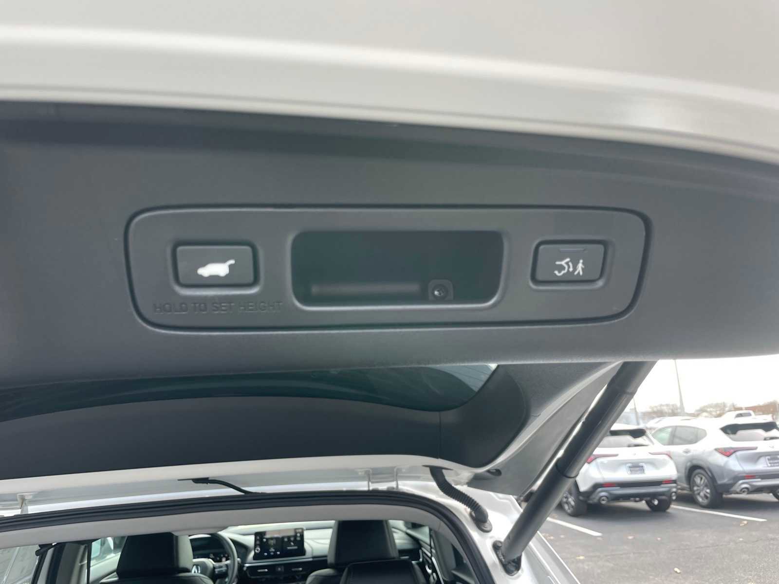 Used 2025 Acura ADX FWD image 25