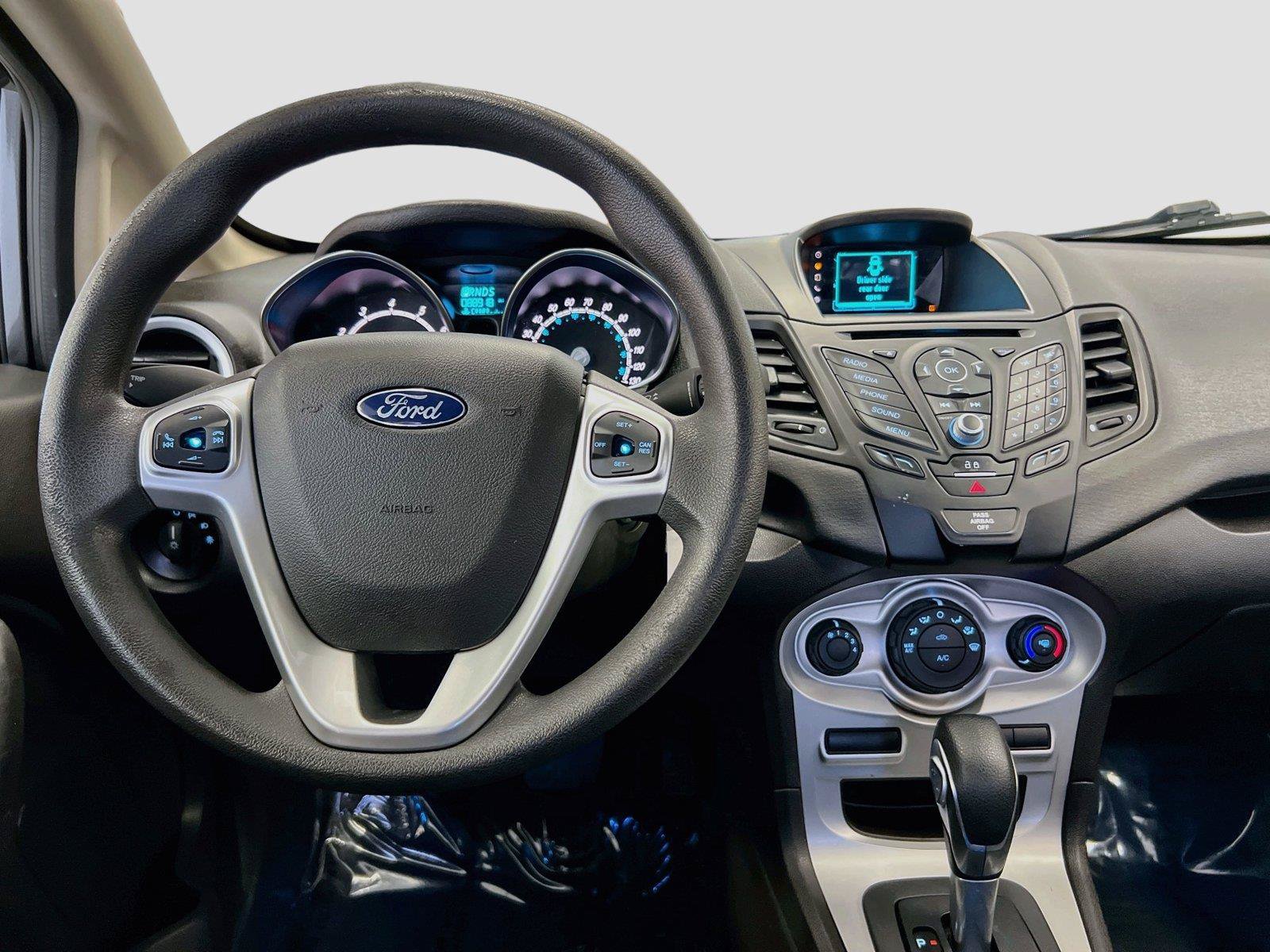 Used 2017 Ford Fiesta SE FWD image 2