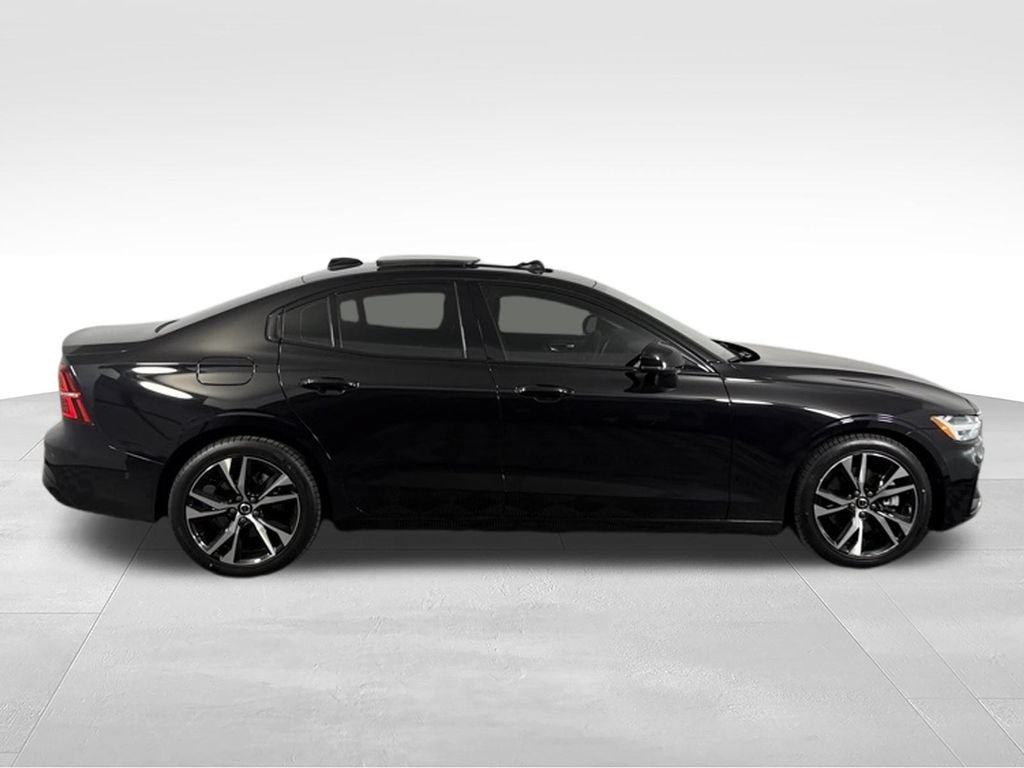Used 2025 Volvo S60 B5 Plus FWD image 4