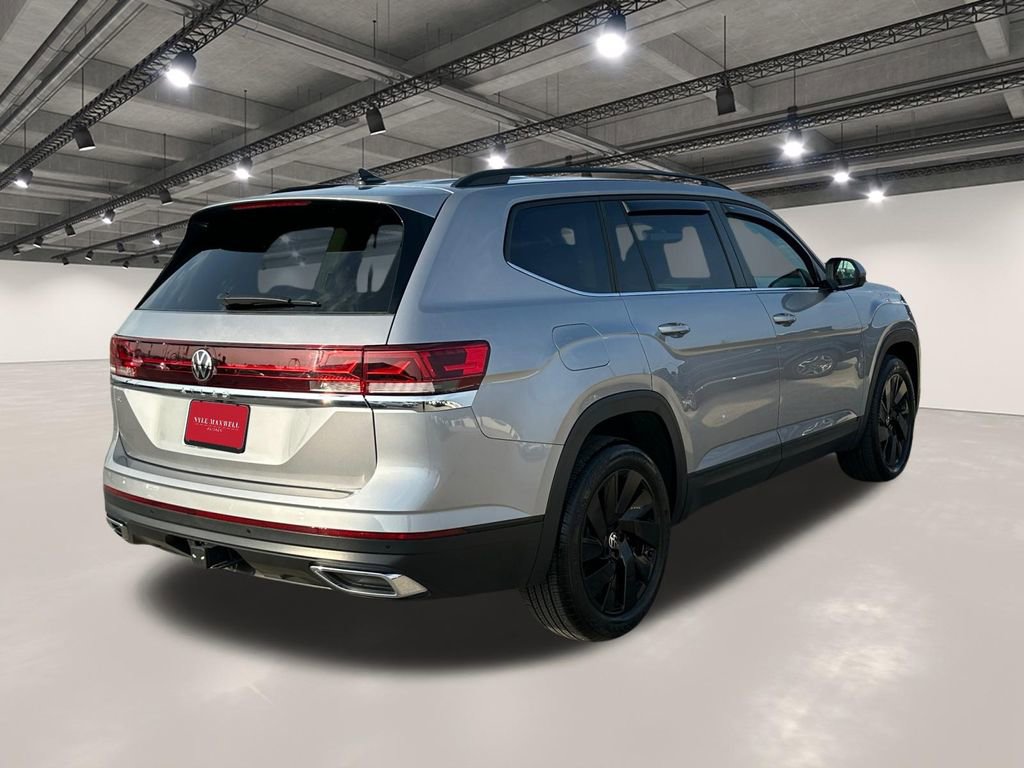 Used 2024 Volkswagen Atlas SE w/ Panoramic Sunroof Package FWD image 12