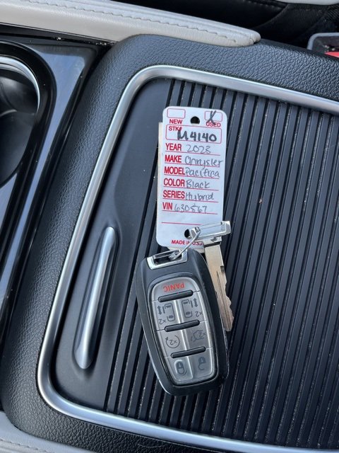 Used 2023 Chrysler Pacifica Limited image 55