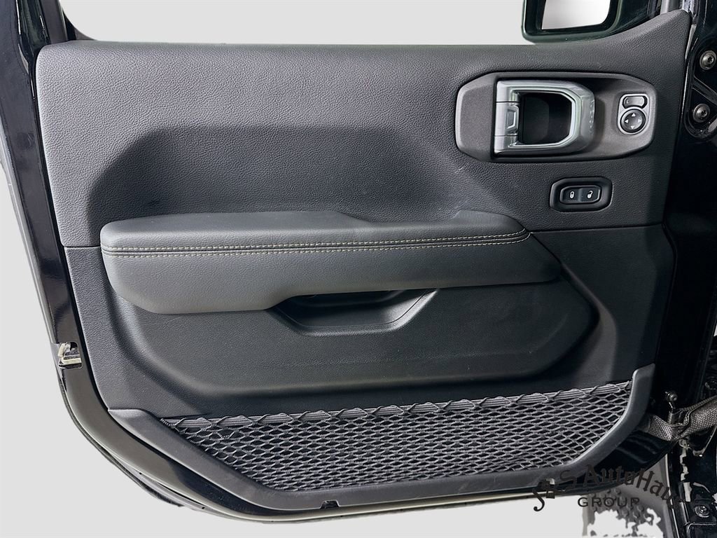 Used 2020 Jeep Wrangler Unlimited Sahara image 22