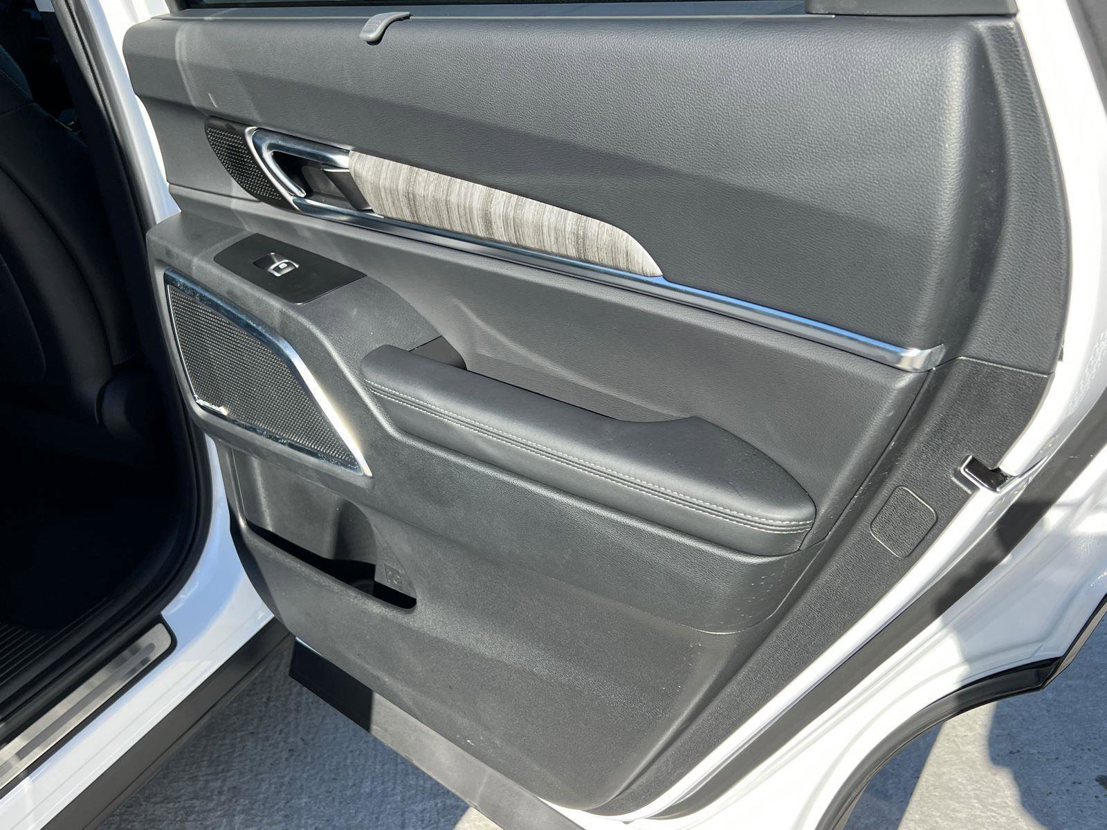 Used 2025 Kia Telluride SX image 16
