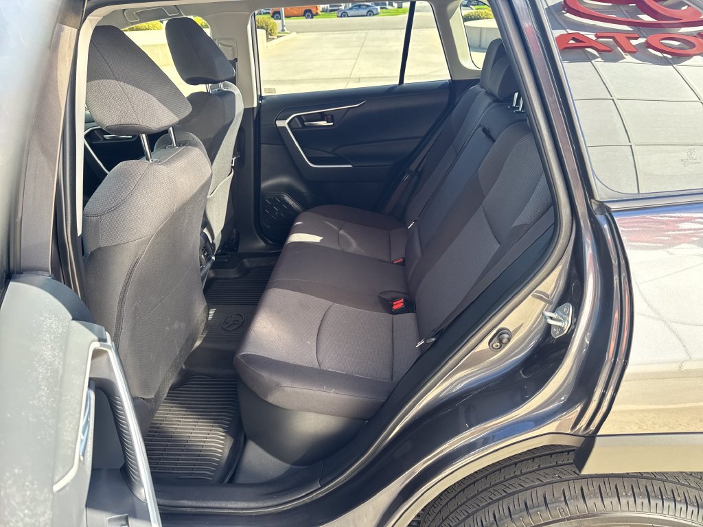 Used 2025 Toyota RAV4 XLE AWD/4WD image 24