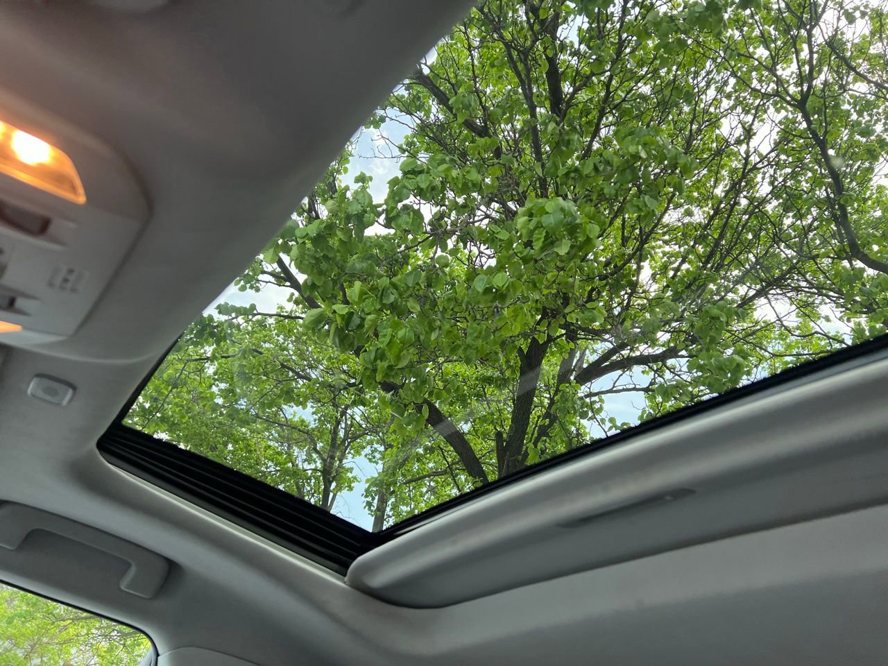 Used 2023 Toyota Highlander XLE image 12