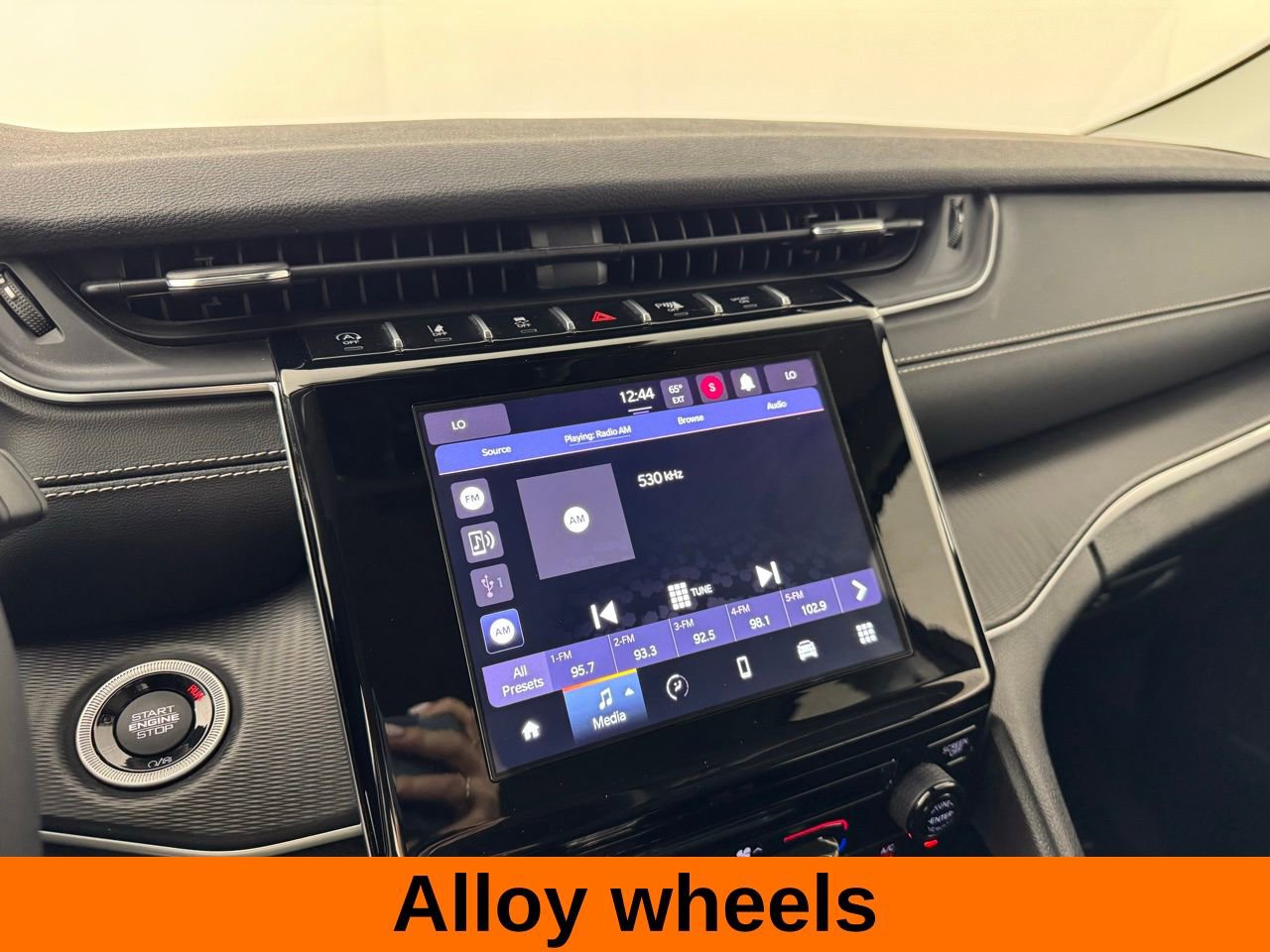 Used 2023 Jeep Grand Cherokee Laredo X image 15