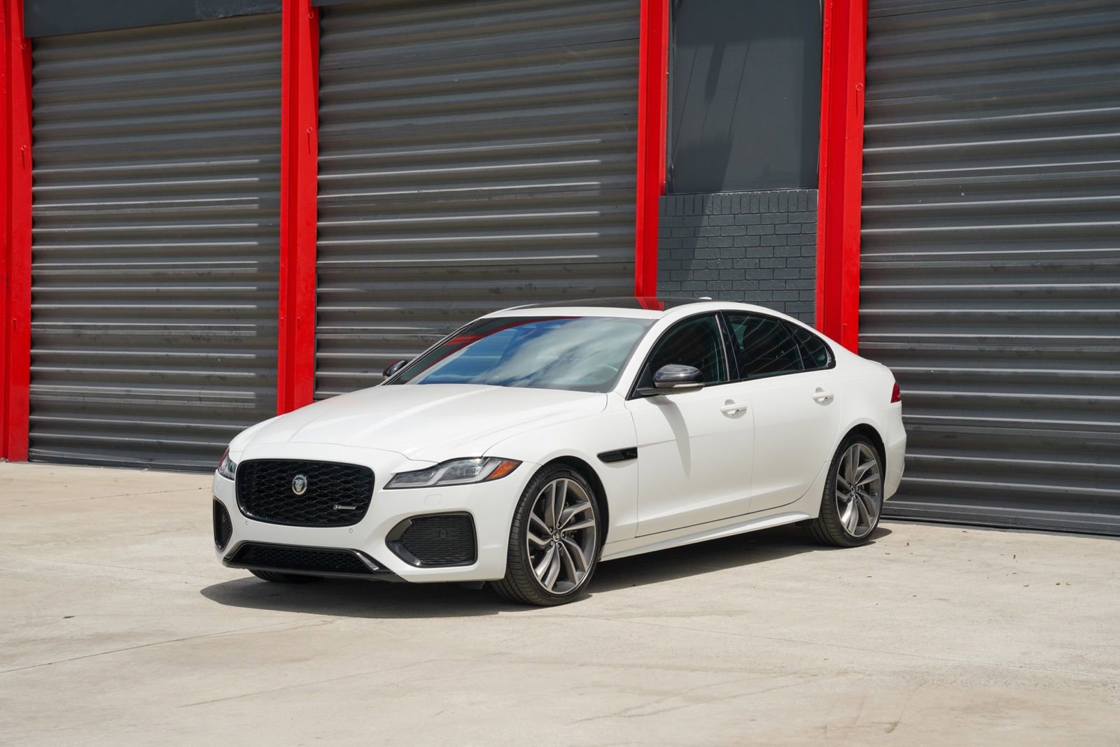 Used 2024 Jaguar XF R-Dynamic SE AWD/4WD video 1