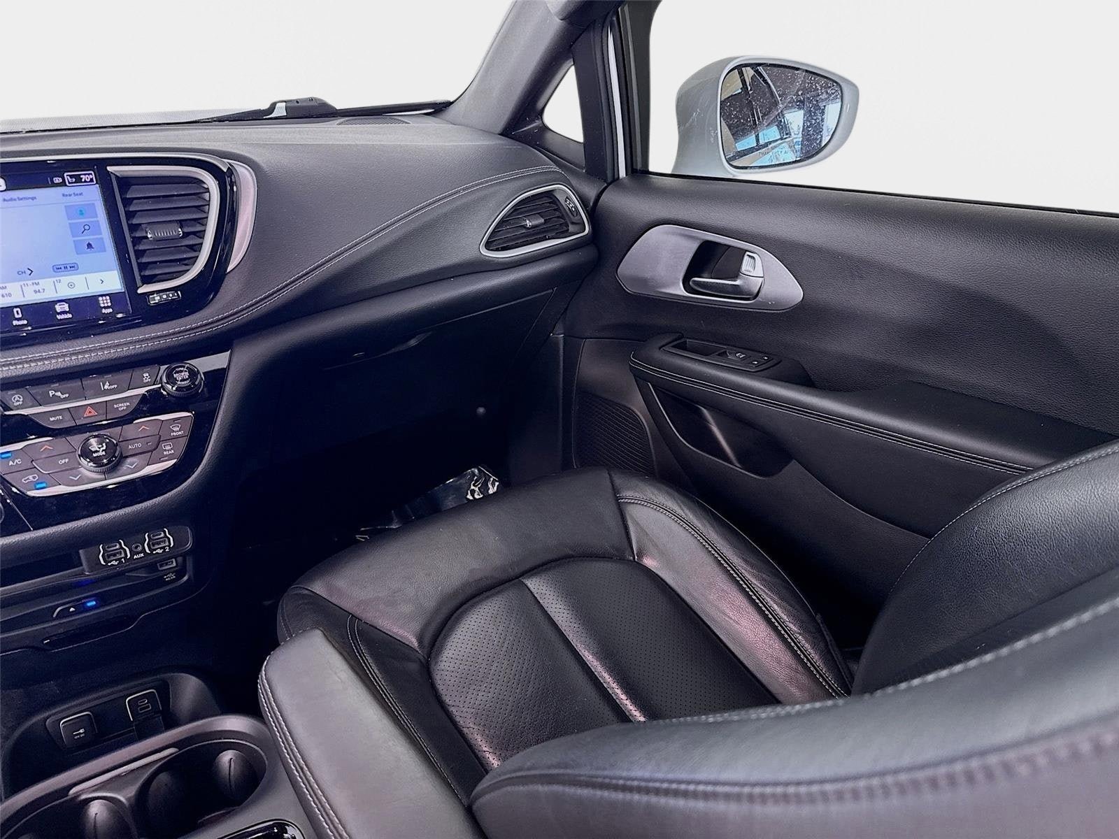 Used 2021 Chrysler Pacifica Touring-L w/ Uconnect Theater Family Group FWD image 23