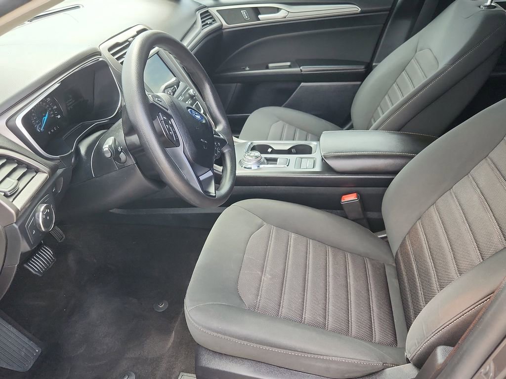 Used 2020 Ford Fusion SE FWD image 7