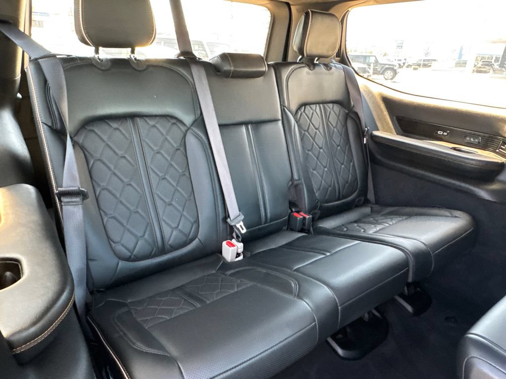 Used 2022 Jeep Grand Wagoneer Series III AWD/4WD image 19