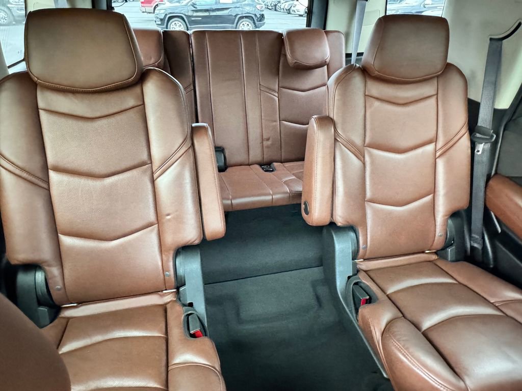 Used 2019 Cadillac Escalade Luxury AWD/4WD image 17
