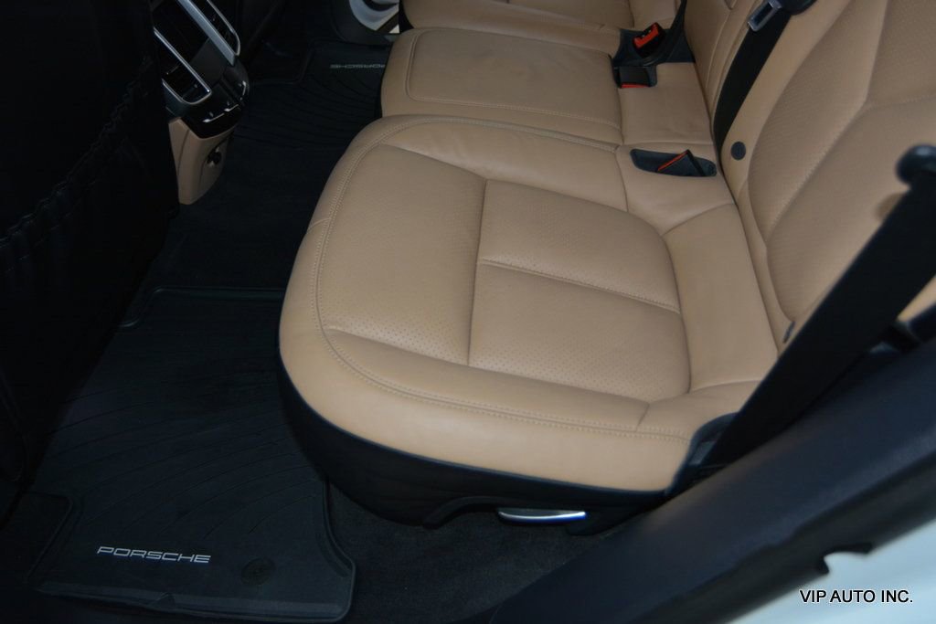 Used 2016 Porsche Cayenne image 25