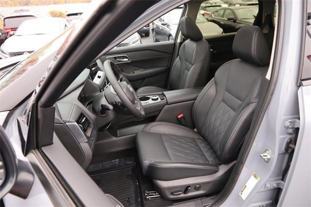 Certified 2025 Nissan Rogue Platinum image 10