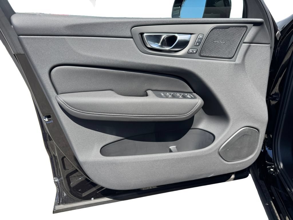 New 2026 Volvo XC60 B5 Ultra w/ Protection Package Premier AWD/4WD image 9