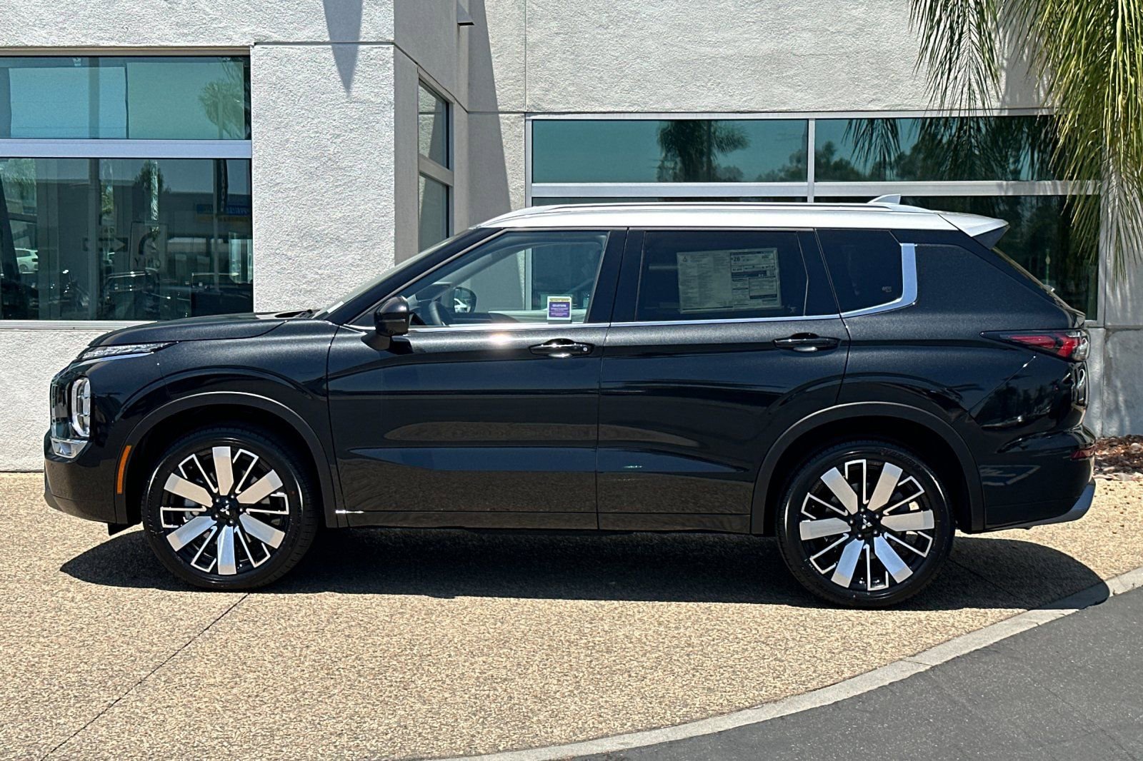 New 2025 Mitsubishi Outlander SEL image 7