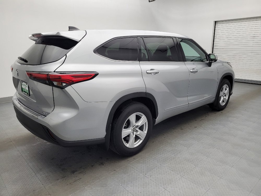 Used 2022 Toyota Highlander L image 10