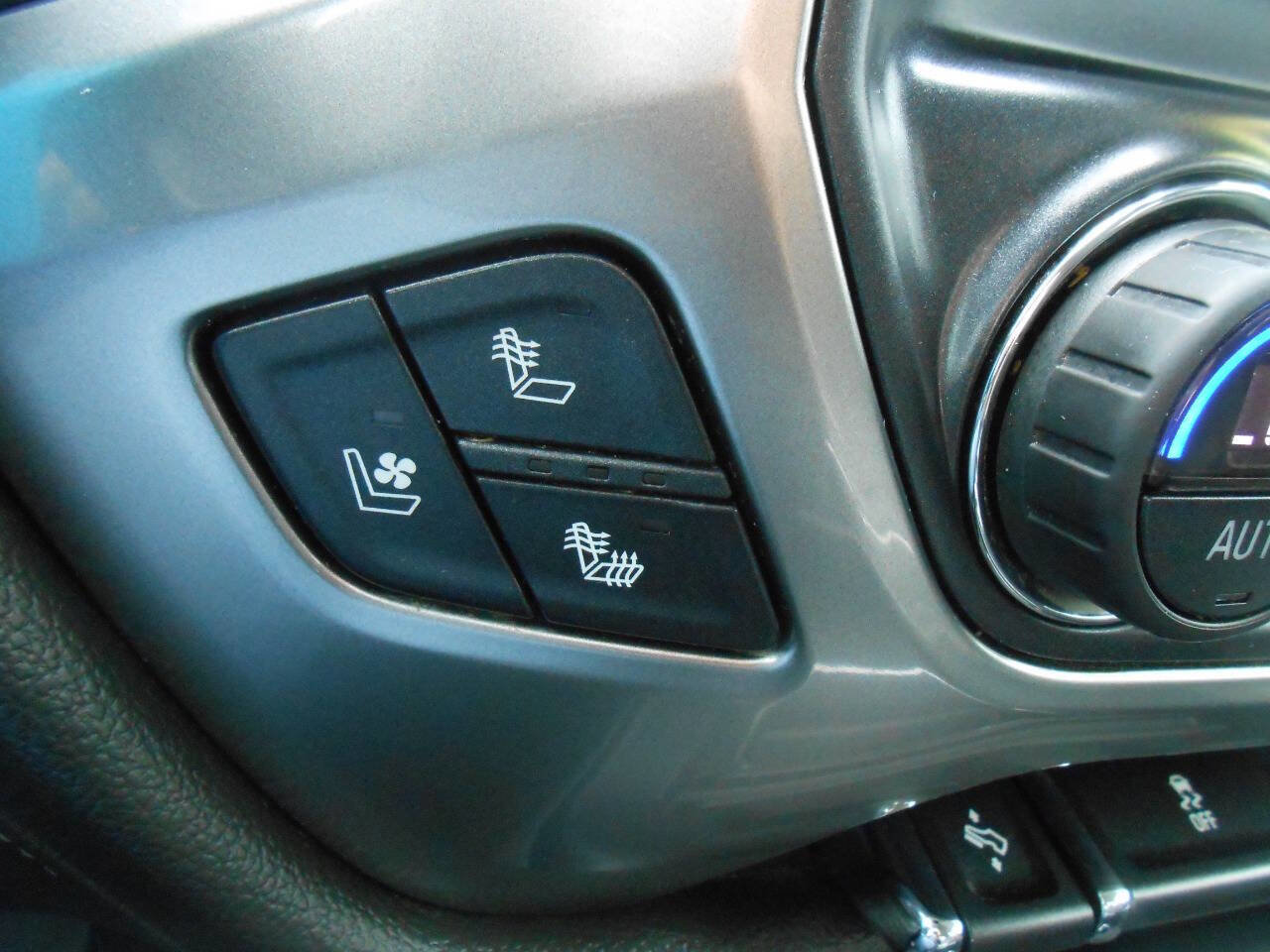 Used 2017 Chevrolet Silverado 1500 LTZ Z71 w/ LTZ Plus Package image 13