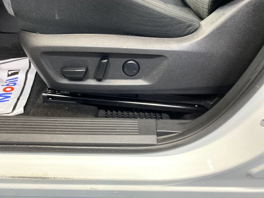 Used 2023 Nissan Rogue SV AWD/4WD image 12