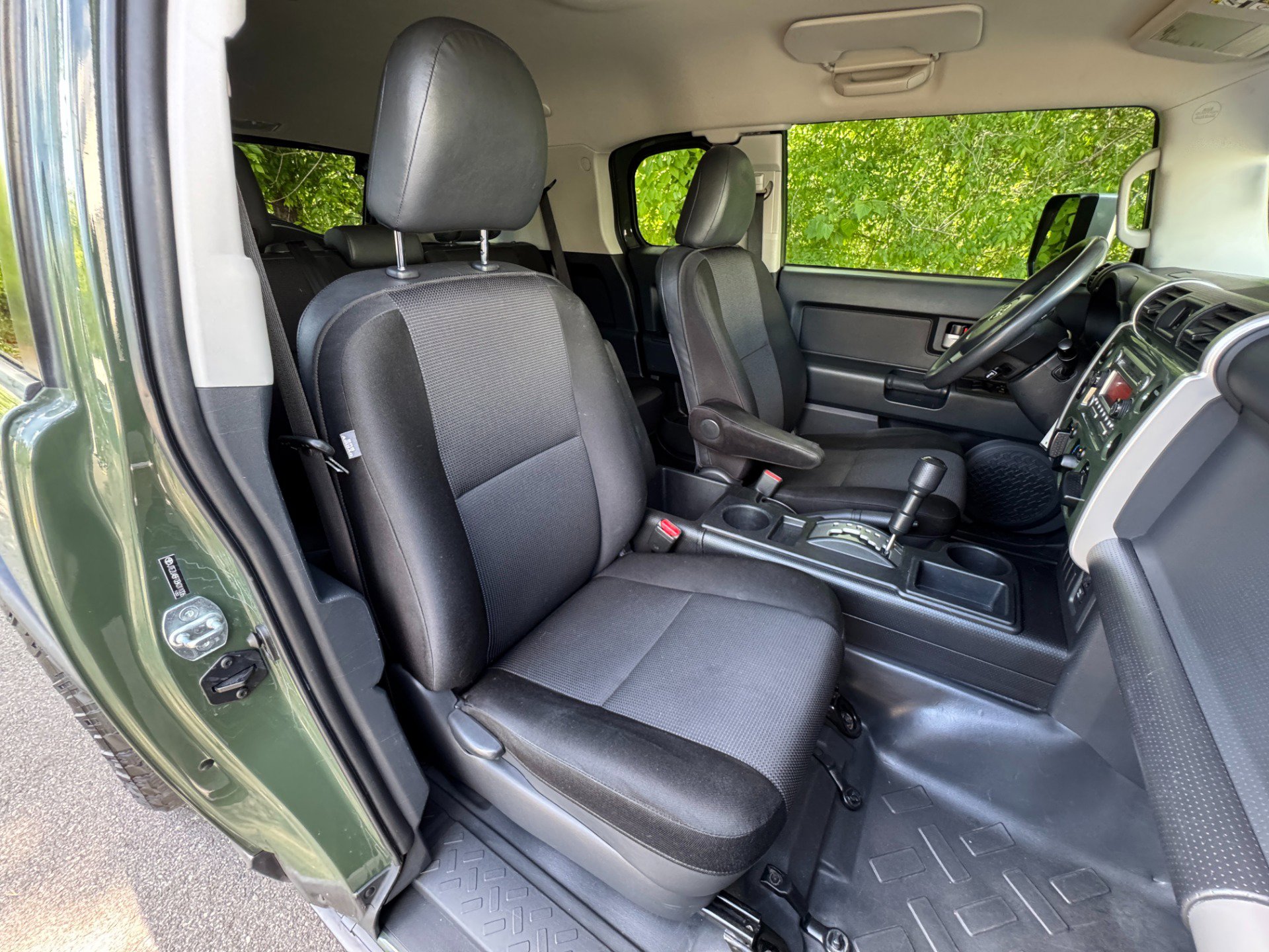 Used 2011 Toyota FJ Cruiser 2WD w/ Convenience Pkg image 43