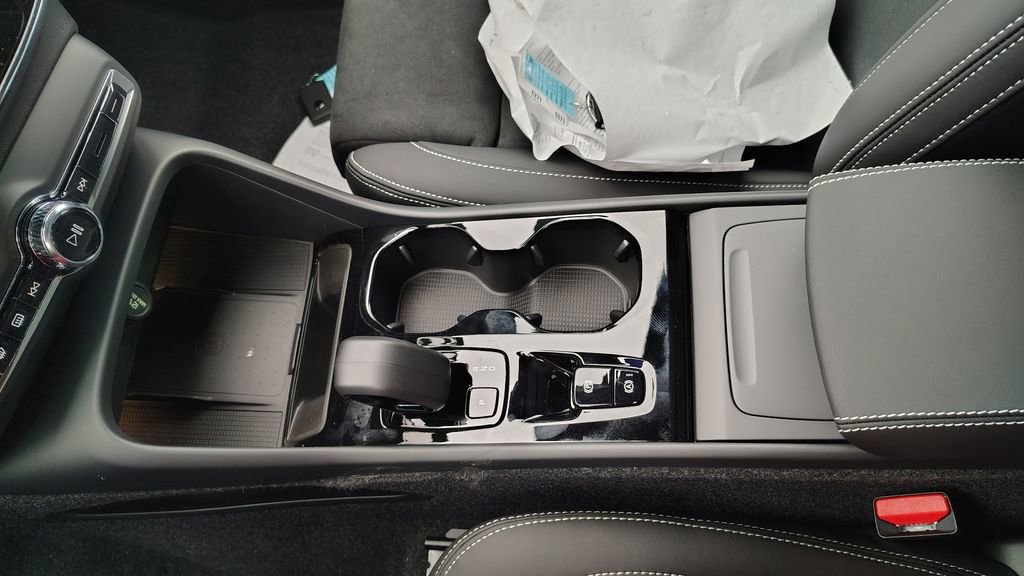 New 2026 Volvo XC40 B5 Ultra w/ Climate Package image 23