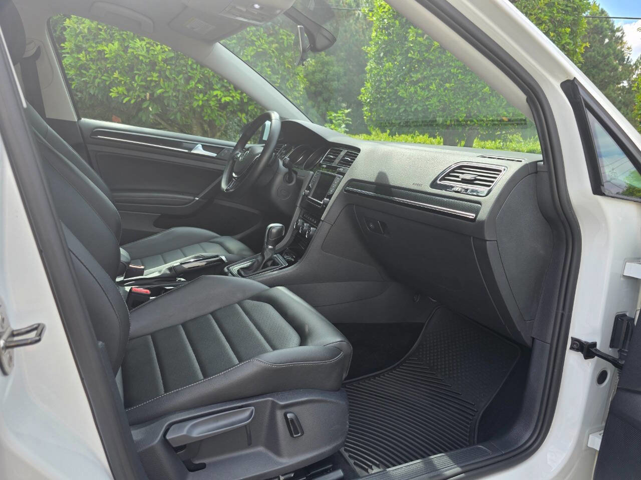 Used 2016 Volkswagen Golf SEL w/ Lighting Package (SEL) image 33