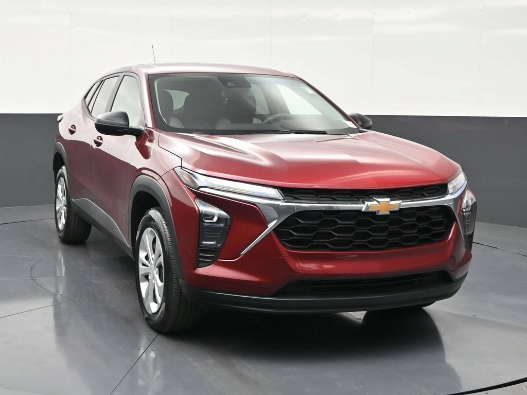 Used 2025 Chevrolet Trax LS FWD image 8