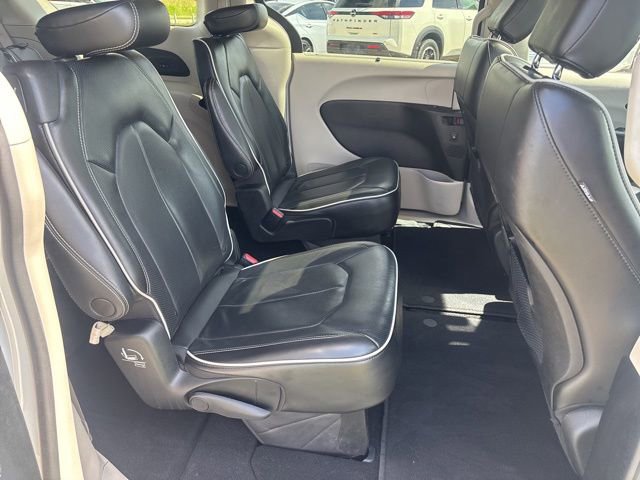 Used 2022 Chrysler Pacifica Limited FWD image 23