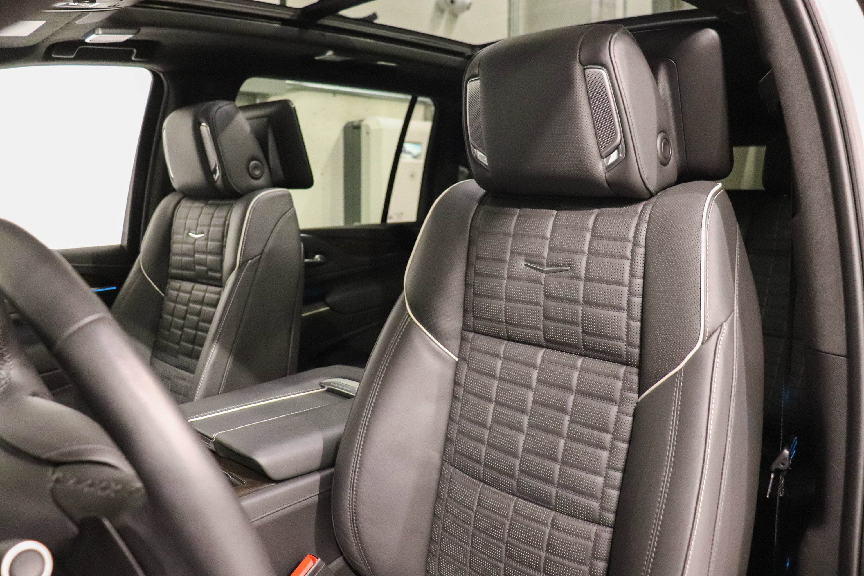 Used 2023 Cadillac Escalade ESV Sport Platinum w/ LPO, ONYX Package image 14