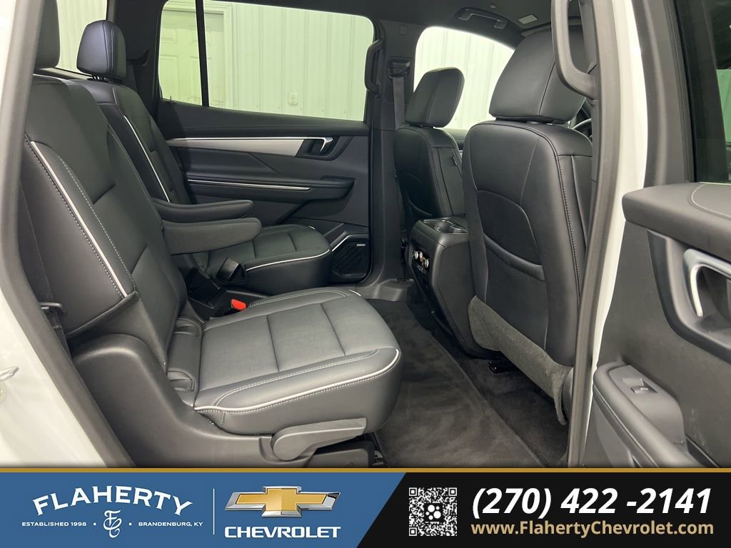 Used 2025 Buick Enclave Preferred AWD/4WD image 13