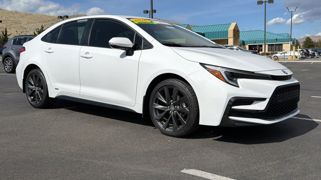 Certified 2025 Toyota Corolla SE w/ Convenience Package image 1