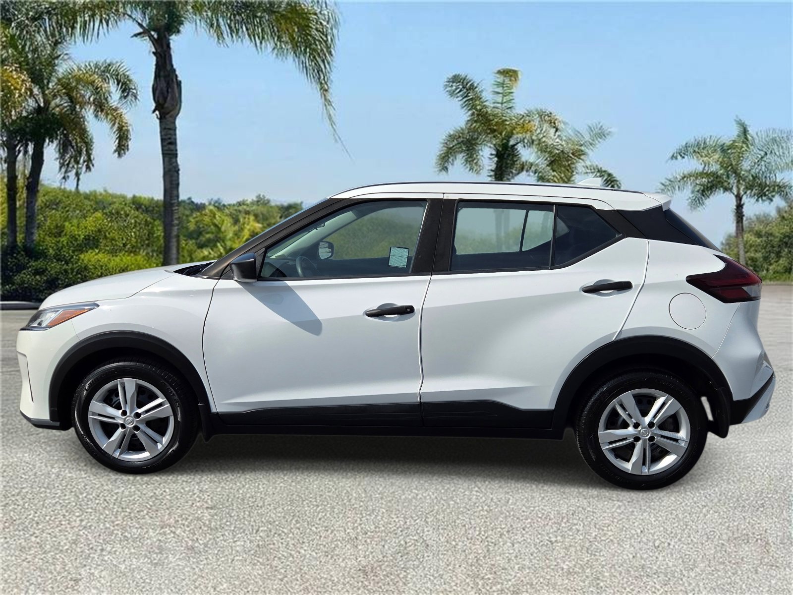 Used 2021 Nissan Kicks S FWD image 2