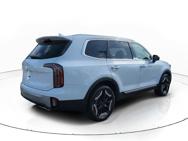 Used 2023 Kia Telluride EX w/ EX Captain's Chair Package image 4