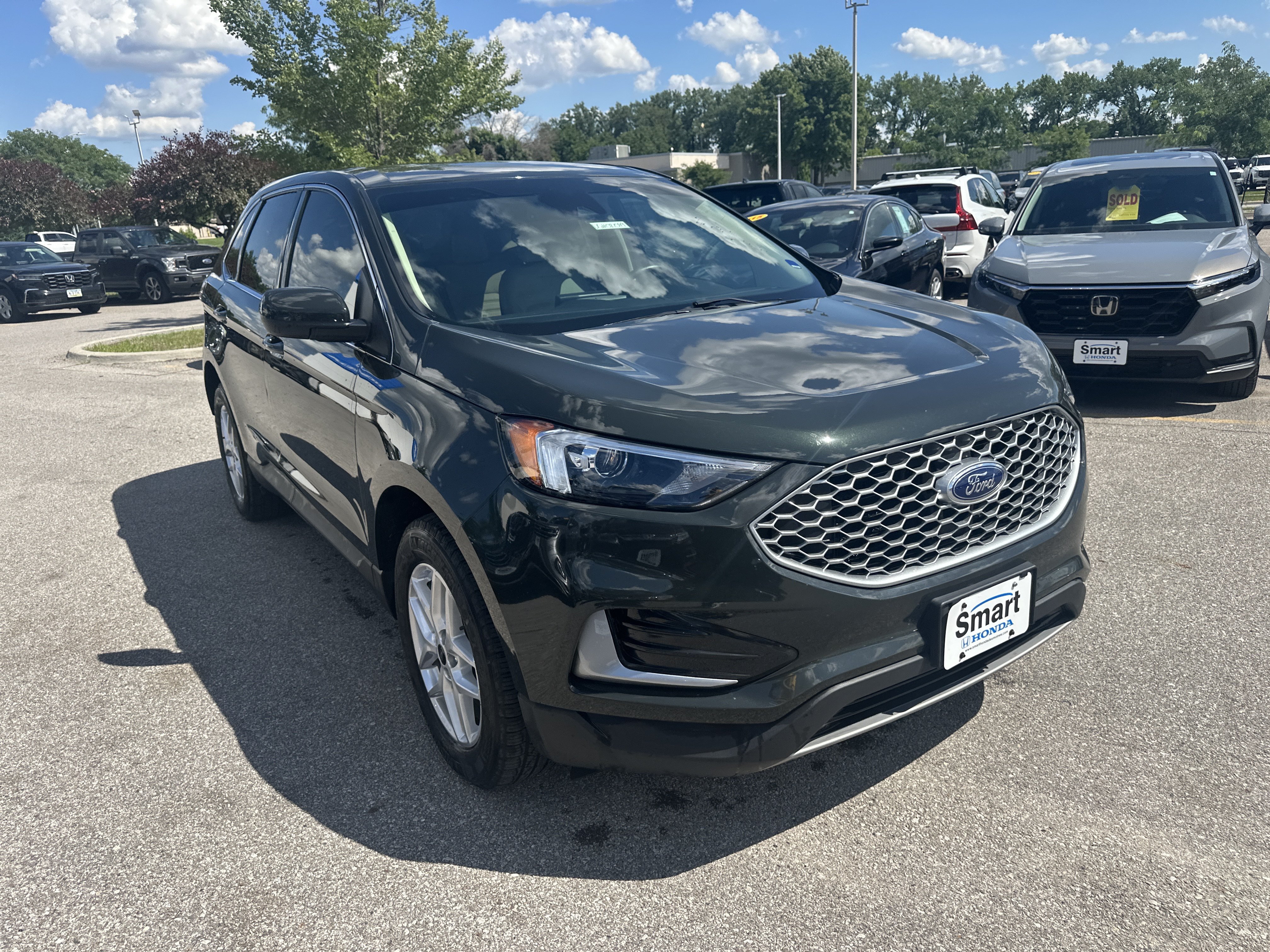 Used 2024 Ford Edge SEL w/ Class II Trailer Tow Package AWD/4WD image 2