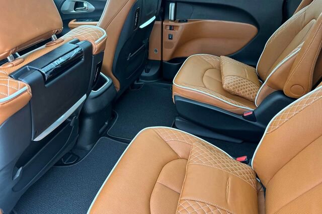 New 2026 Chrysler Pacifica Pinnacle w/ Trailer Tow Group image 9