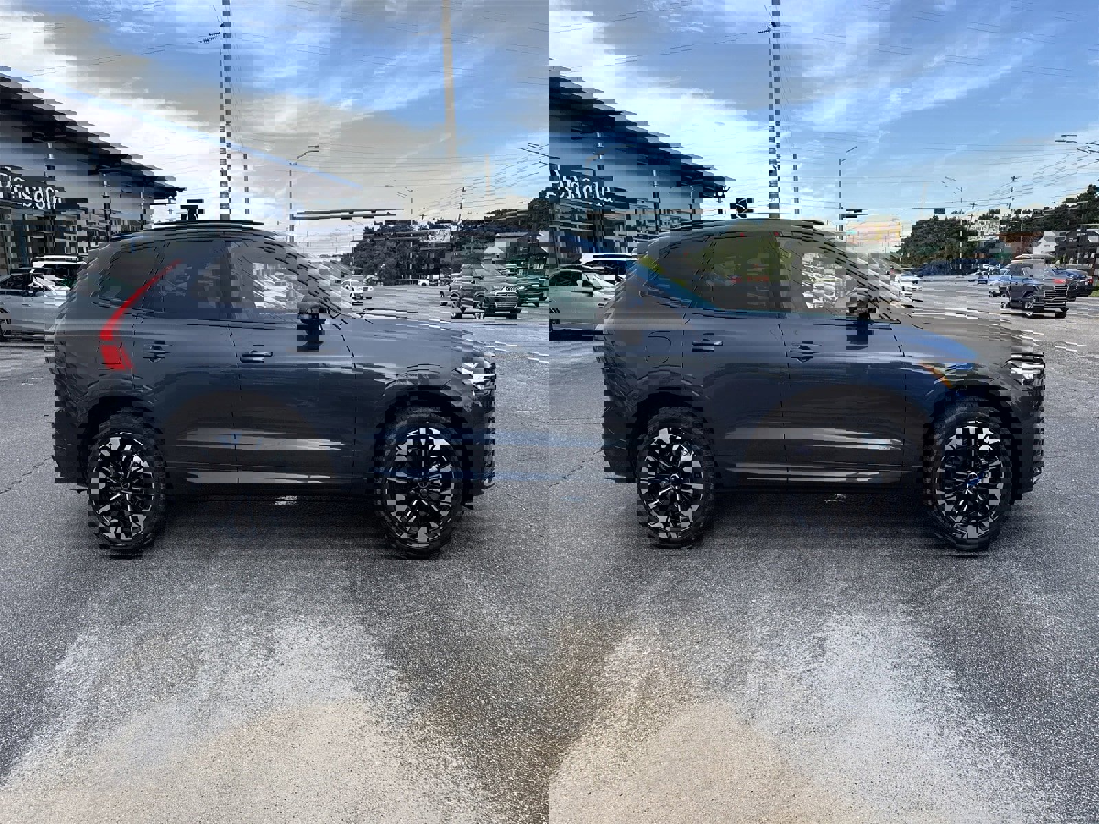 New 2026 Volvo XC60 B5 Plus w/ Protection Package Premier image 6
