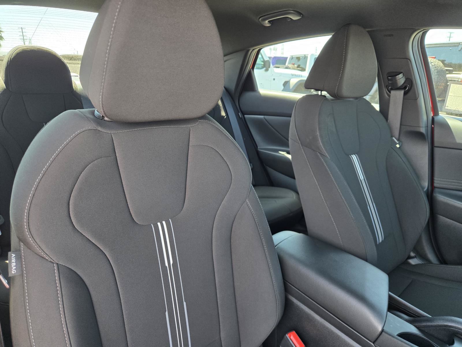 Used 2025 Hyundai Elantra Sport FWD image 31