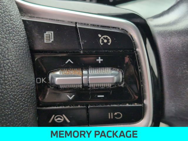 Used 2022 Kia Carnival LX image 19
