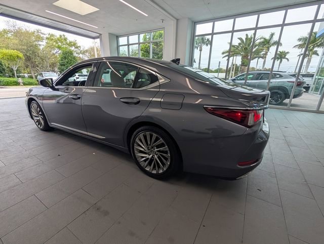 Used 2019 Lexus ES 350 Ultra Luxury w/ Accessory Package 2 image 9