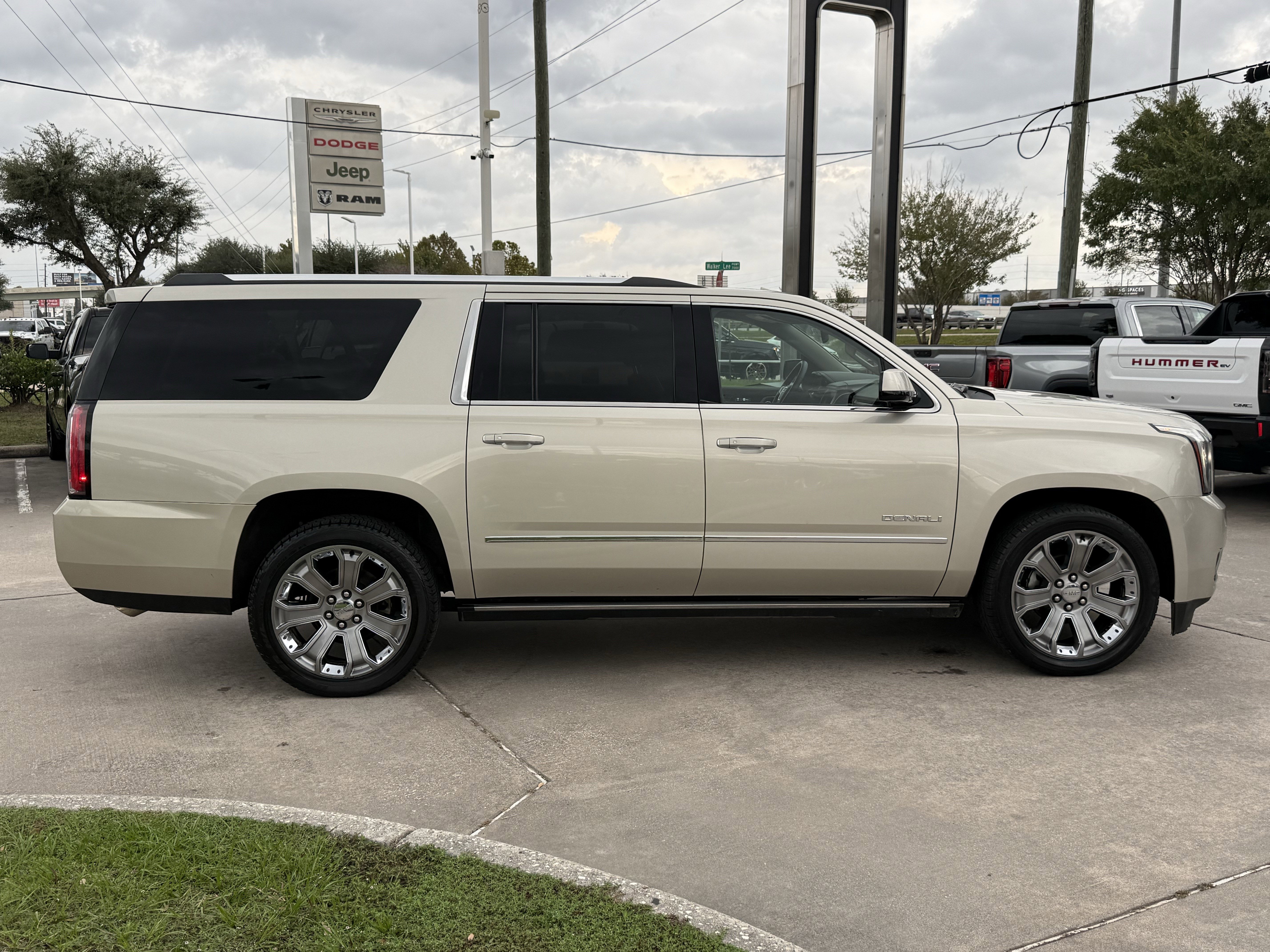 Used 2016 GMC Yukon XL Denali w/ Open Road Package image 3