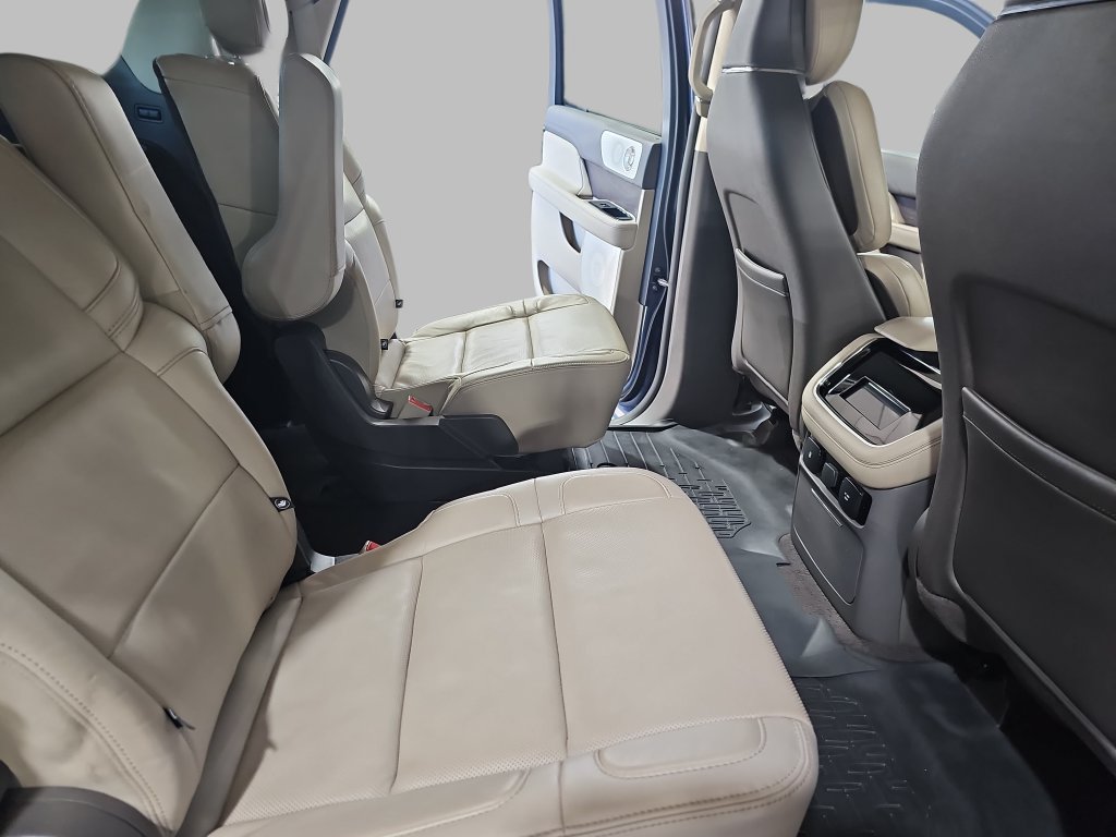Used 2023 Lincoln Navigator L Reserve AWD/4WD image 14