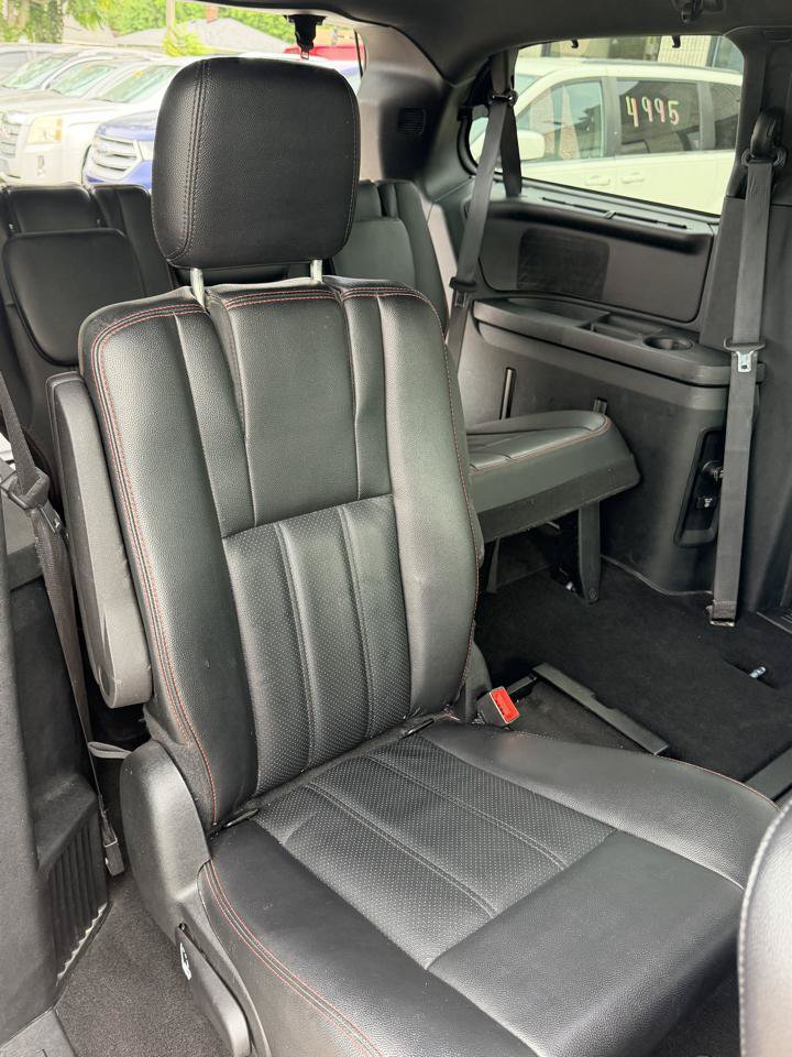 Used 2015 Dodge Grand Caravan R/T w/ Driver Convenience Group FWD image 6