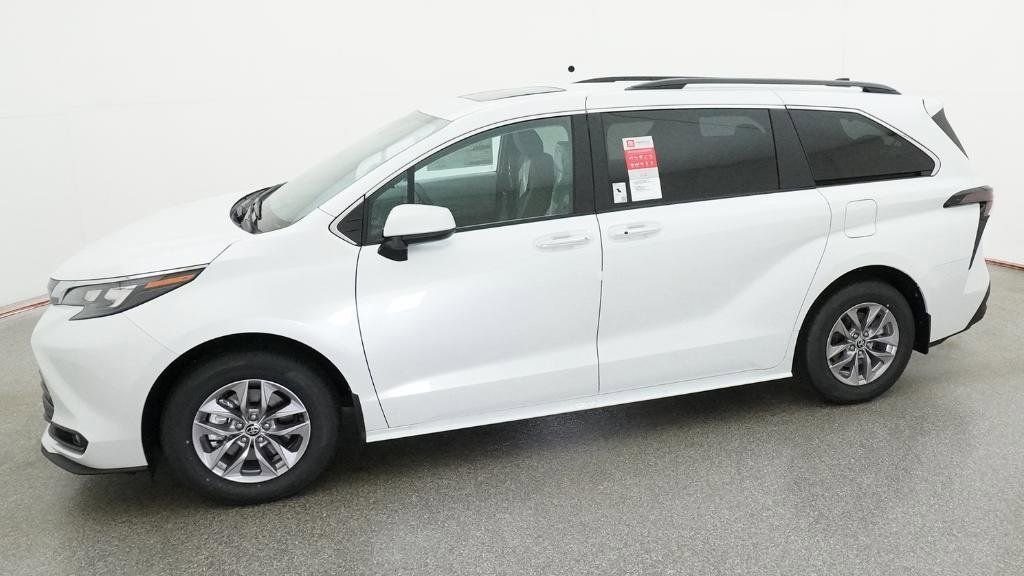 New 2026 Toyota Sienna XLE image 10