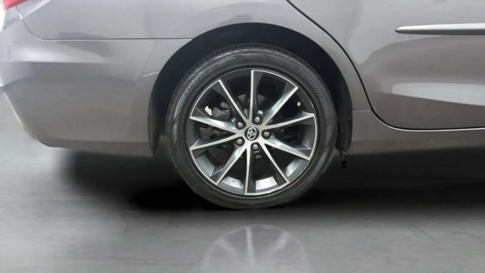 Used 2017 Toyota Camry XSE w/ Moonroof Package FWD image 26